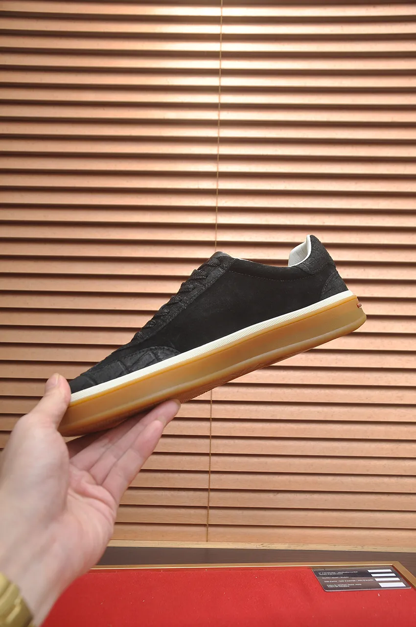 Men's men's shoes 💰580💶[𝐥𝐨𝐫𝐨 𝐏𝐢𝐚𝐧𝐚] lp classic loafers, an Italian treasure brand, the only brand that can match Hermès! Only after wearing it do we realize that we cannot let down our feet. The upper is imported cashmere, the lining of water-dyed cowhide ➕ the cowhide feet, the official original glass rubber outsole, and the pendant. Exclusive original packaging (tag ➕ brand paper ➕ outer box ➕ hand bag) code number: 38-46 (45 46 customized)